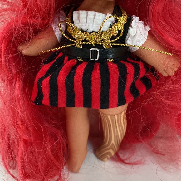 Na! Na! Na! Surprise Fashion Pirate Doll 7” tall Sparkle Series - Picture 3 of 16